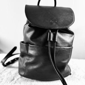 Vintage zwarte veganistische leren rugzak Urban Outfitters Pre-loved Australia Made afbeelding 1