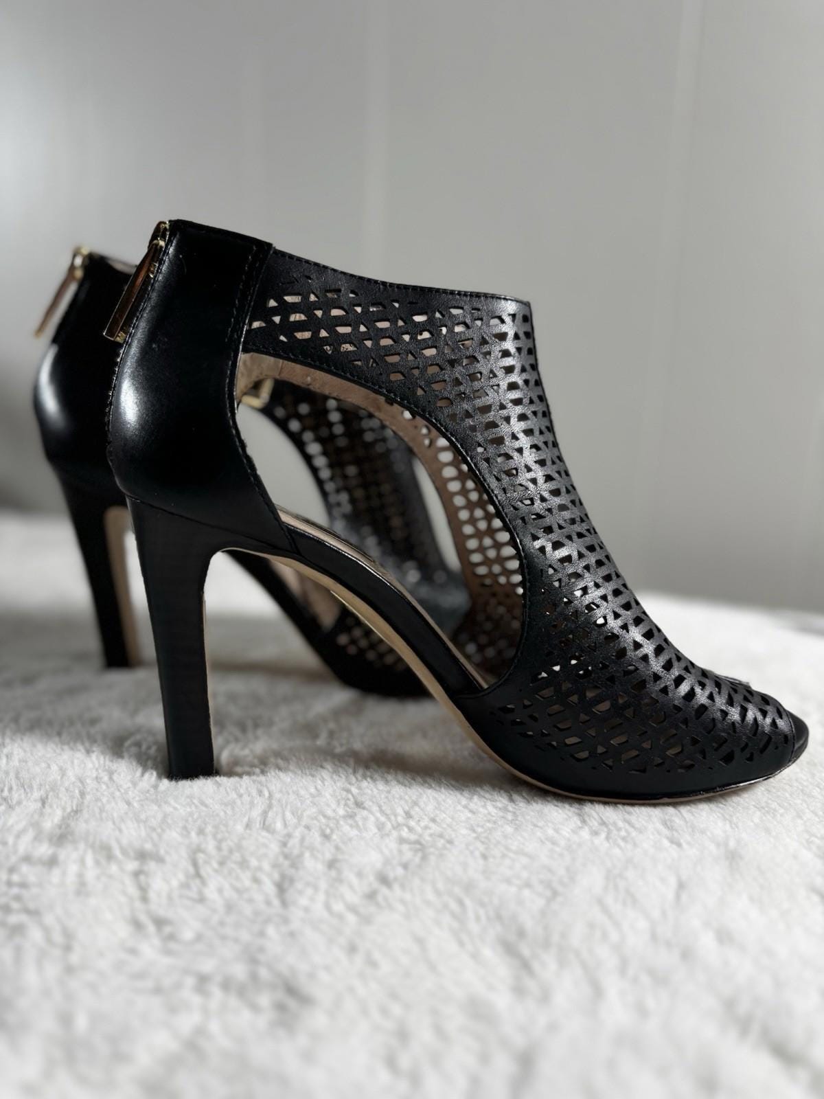 Louise et CIE Womens Black Patent Leather Gold Buckle 8M NWOT Louise et Cie Shoes for Women | The RealReal main image 2