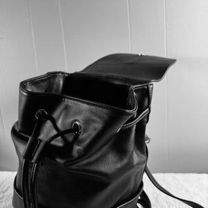 Vintage zwarte veganistische leren rugzak Urban Outfitters Pre-loved Australia Made afbeelding 6