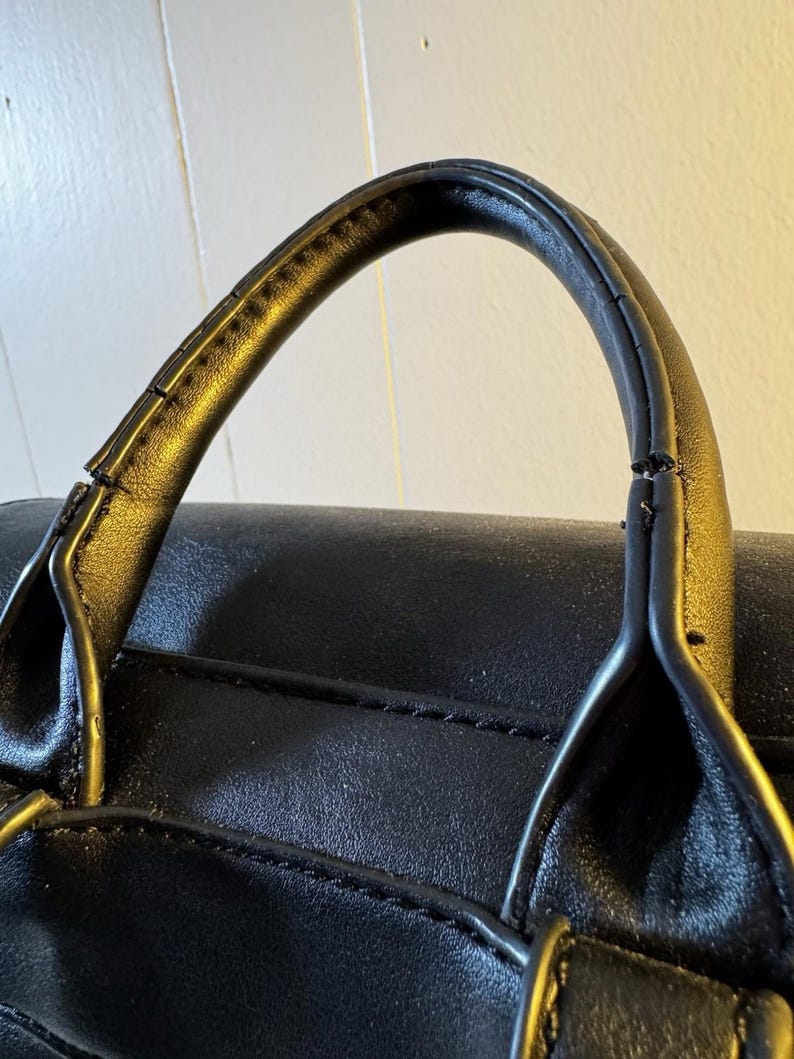 Vintage zwarte veganistische leren rugzak Urban Outfitters Pre-loved Australia Made afbeelding 4
