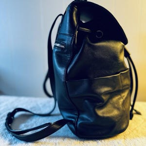 Vintage zwarte veganistische leren rugzak Urban Outfitters Pre-loved Australia Made afbeelding 2