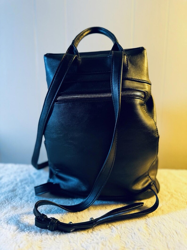 Vintage zwarte veganistische leren rugzak Urban Outfitters Pre-loved Australia Made afbeelding 3