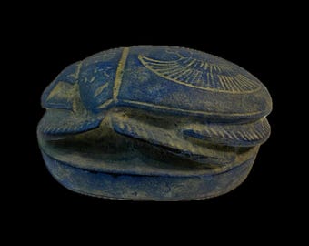 Escarabajo egipcio antiguo hecho en Egipto, símbolo de la suerte hecho a mano.