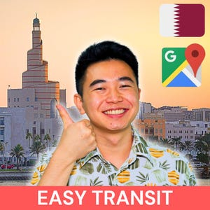 Puede incluir: Una persona sonriente hace un gesto de aprobación, vistiendo una camisa estampada, con un paisaje urbano y un minarete al fondo. La imagen incluye la bandera de Qatar y un icono de Google Maps, con el texto "EASY TRANSIT" en la parte inferior.