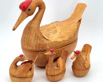 Set of 4 VTG 70s Woven Bamboo Nesting Duck baskets w/ lids, Kiangsi Handicrafts