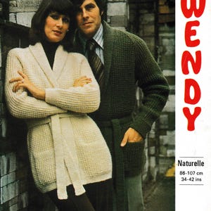 May include: Two people wearing knitted cardigans. The woman is wearing a white cardigan with a belt and the man is wearing a green cardigan. The text "WENDY" and "Naturelle 86-107 cm 34-42 ins" is visible on the right side of the image.