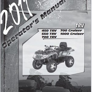 Peut inclure: Un manuel de l'opérateur 2011 pour un véhicule tout-terrain Arctic Cat TRV. La couverture affiche le texte 2011 Operator's Manual, TRV, 450 TRV, 550 TRV, 700 TRV, 700 Cruiser et 1000 Cruiser, avec une image d'un VTT gris avec un siège passager.