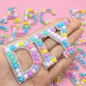 Parche de letras DIY, parche de letras de diamantes de imitación de colores, parche de letras para planchar para bolso, parche de ropa, parche de letras de arcoíris, aplique de letras de cuentas de colores, aplique de letras para planchar