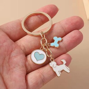 Cute Enamel Dog Keychain – Cartoon Animal Heart Charm for Keys, Bags, Car – Pet Lover Gift for Her or Him – Kawaii Accessory