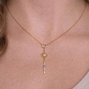 Collier arc-en-ciel et pendentif phase de lune - Chakra - Fierté - Bijou lesbien - Saphique - Soleil et lune, or et arc-en-ciel