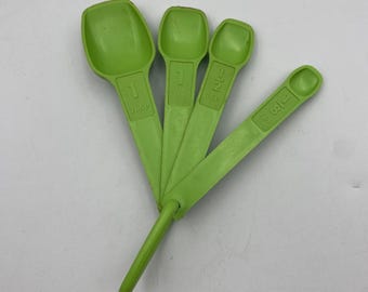Vintage Tupperware Lime Green Measuring Spoons Set of 4 with Ring Retro Kitchen