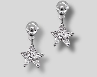 Pendientes pequeños de plata con forma de estrella · Plata de ley 925 · Pendientes delicados para el día a día · Mini estrellas · Hechos a mano · Sin níquel