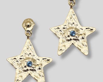 Pendientes de estrella dorada con piedra azul claro · Bañados en oro · Pendientes celestiales · Regalo · Hechos a mano · Sin níquel