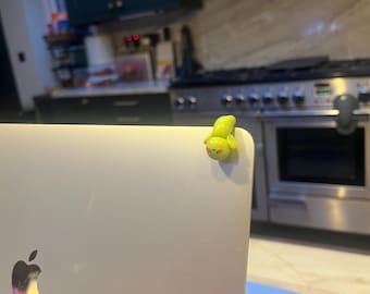 Smiski Hipper fatto a mano: grazioso accessorio per laptop, telefono e notebook