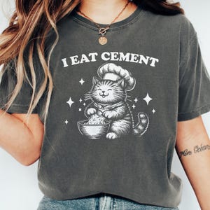 Camiseta &quot;Como cemento&quot;, meme del gato maldito, divertida, irónica, sarcástica, regalo para amantes de los gatos, peculiar y desquiciada.