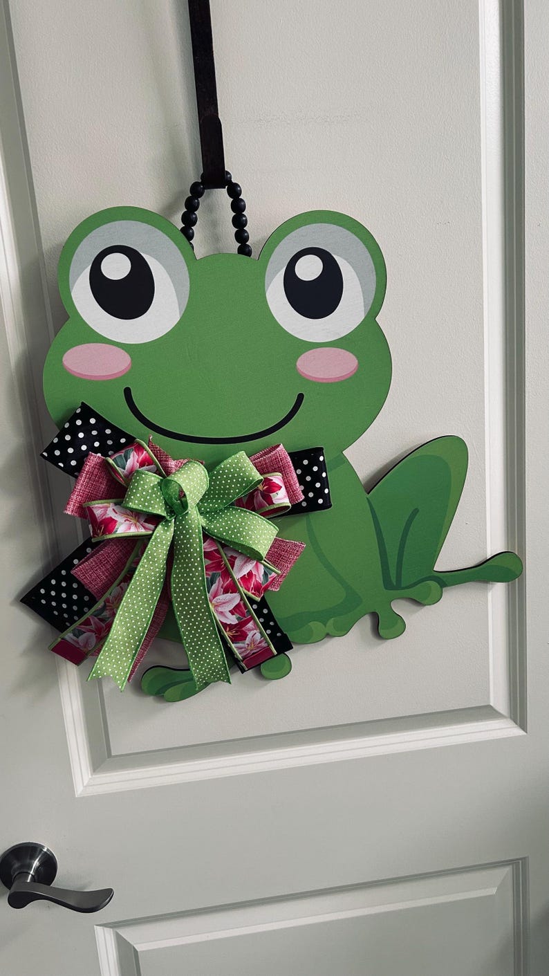 Frog Door Hanger With Bow | Spring Summer Porch Decor | Whimsical Frog ...