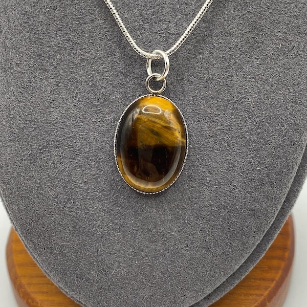 Collar de cadena de serpiente de acero inoxidable bañado en plata con colgante de ojo de tigre