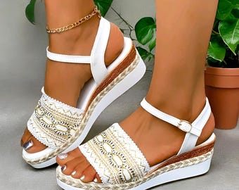 Handgemaakte geborduurde sleehaksandalen: boho zomerplateauschoenen