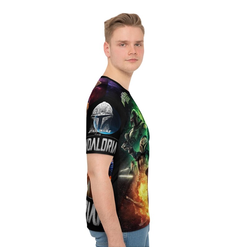 Mandalorian Poster-T-Shirt | Star Wars Mandalorian AOP Tee Bild 5