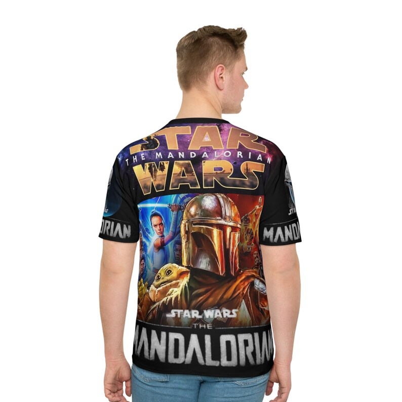 Mandalorian Poster-T-Shirt | Star Wars Mandalorian AOP Tee Bild 4