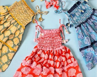 Vestido de verão infantil para meninas, estampa artesanal em bloco de madeira.
