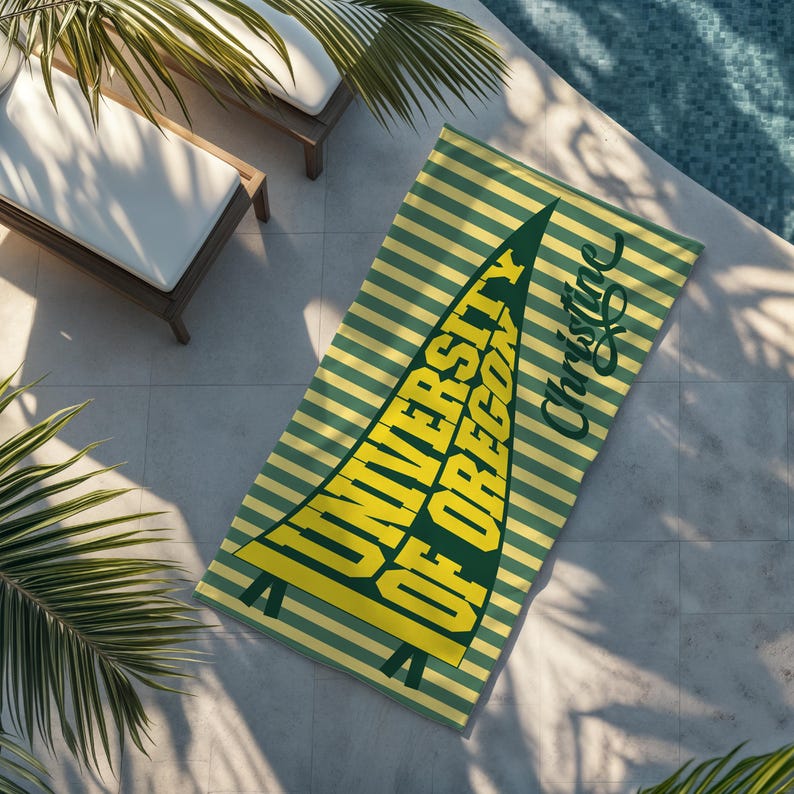 Personalized College Pennant Beach Towel, School Banner School Spirit Beach Towel, High School Graduation Gift, University Graduation Gift bild 9