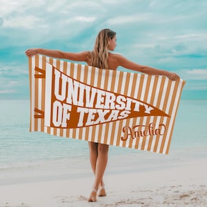 Personalized College Pennant Beach Towel, School Banner School Spirit Beach Towel, High School Graduation Gift, University Graduation Gift bild 8