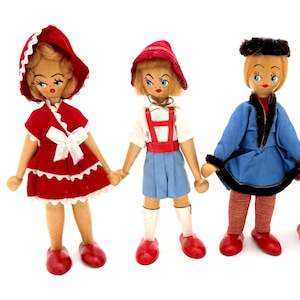 Vintage Wooden Peg Dolls Set of 4 – Eastern European Folk Art Dolls 6”