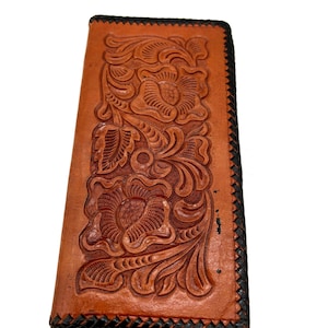 Cartera vintage de cuero repujado con diseño floral, hecha a mano, estilo western, plegable, con cremallera y ventana para identificación, con ribetes de piel de vaca marrón y negra.