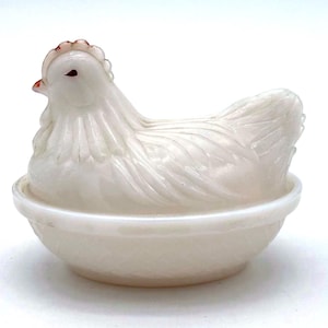 Vintage Milk Glass Hen on Nest Dish: Farmhouse Kitchen Decor