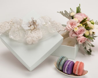 Aurelie - Liga de boda de encaje francés floral blanco con detalle de Swarovski