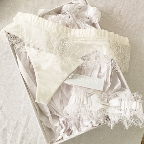 Mimi : A Delicate, Scalloped French Lace shops Wedding Garter