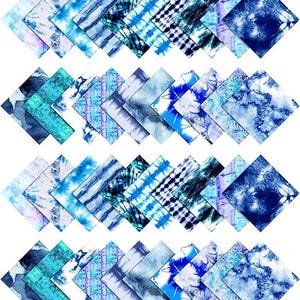 Puede incluir: Un conjunto de 16 cuadrados de tela azul y blanco. Los cuadrados tienen un diseño tie-dye con varios tonos de azul y blanco.