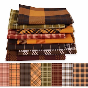 Peut inclure: Une pile d'échantillons de tissu pliés avec divers motifs à carreaux et imprimés. Les couleurs comprennent des nuances de marron, d'orange, de rouge et de vert. Le bas de l'image présente une rangée d'échantillons de tissu avec différents motifs à carreaux.