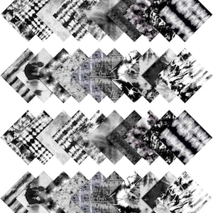 Può includere: Un set di 16 quadrati di tessuto tie-dye bianco e nero disposti a forma di rombo. I quadrati sono di dimensioni diverse e presentano una varietà di motivi tie-dye.
