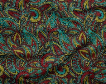 Könnte beinhalten: Ein Stoff mit einem sich wiederholenden Paisley-Muster in Rot, Türkis und Gelb. Das Design zeigt verschlungene, geschwungene Formen und florale Elemente. Das Muster ist detailliert und lebendig, mit einem Vintage-Look.