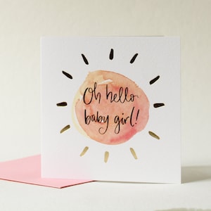 Tarjeta de lujo para bebé niña recién nacida con papel de aluminio rosa y dorado, de Sunshine for Breakfast.