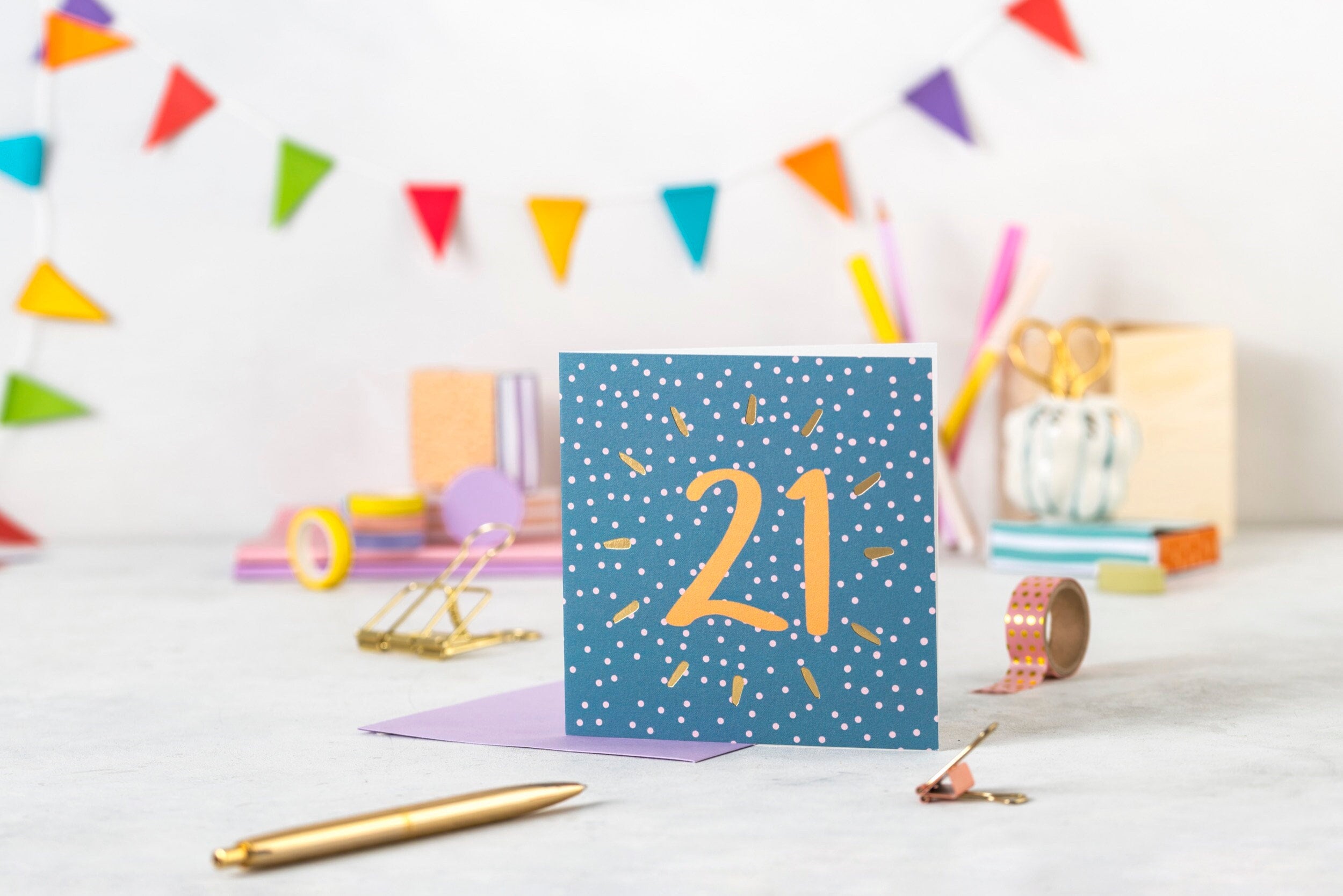 Biglietto Di Auguri 21° Compleanno Con Stelle In Lamina Dorata – Old English Co., Per Uomo E Donna, 15x15 Cm, Interno Vuoto