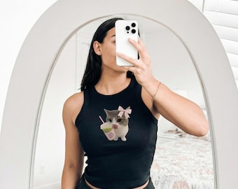 Top corto de matcha para chica, camiseta estética de matcha coqueta, linda camiseta de té verde, camiseta para amantes de los gatos, regalo suave estilo Y2K para amantes del matcha, Bella Canvas