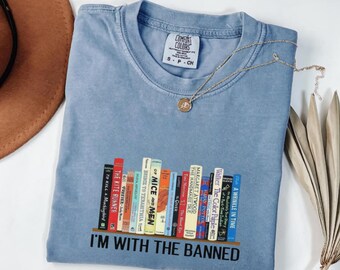 Ich bin mit den verbotenen, verbotenen Büchern Shirt, verbannten Büchern Sweatshirt, Unisex Super Soft Premium Grafik T-Shirt, Lese Shirt. Bibliothekar Shirt