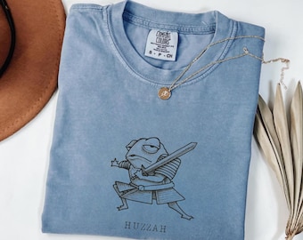 T-shirt Huzza-kikker met zwaard, shirt middeleeuws kikker, comfortkleuren 1717, grappig DnD-T-shirt, cadeau Renaissance Faire Frog