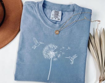 Camiseta Comfort Colors® con colibrí y diente de león, ideal para amantes de la naturaleza, regalo para mujer, ideal para amantes de los animales
