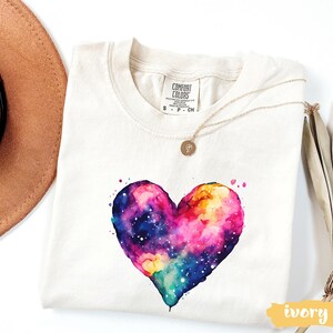 Camiseta con corazón de acuarela Comfort Colors®, regalo para el día de San Valentín, camiseta con corazón colorido, camiseta con corazón para el día de San Valentín, regalo para mamá, camiseta estética