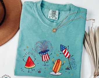 Camiseta Comfort Colors® fofa para o Quatro de Julho, desenho patriótico, camiseta engraçada do 250º aniversário do verão, camiseta com estampa de melancia, cachorro-quente e fogos de artifício, camiseta retrô americana.