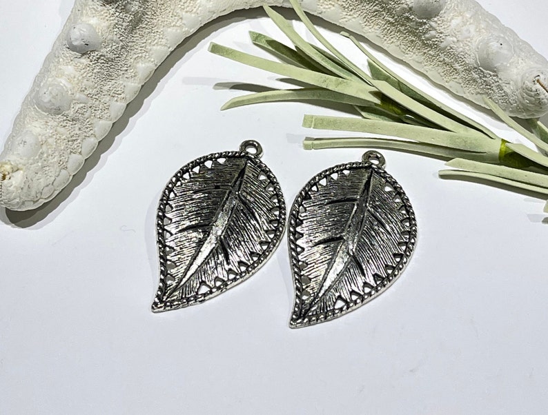2 pcs Silver Tone Real Leaf Charms Necklace Pendant Jewelry Findings 80x41x1mm 2 pcs Silver Tone Real Leaf Charms Necklace Pendant Jewelry Findings 80x41x1mm