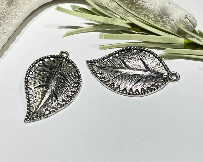 2 pcs Silver Tone Real Leaf Charms Necklace Pendant Jewelry Findings 80x41x1mm 2 pcs Silver Tone Real Leaf Charms Necklace Pendant Jewelry Findings 80x41x1mm