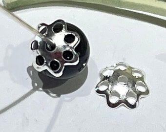 80 tapas de cuentas de flores de 6 mm en tono plateado: hallazgos de filigrana