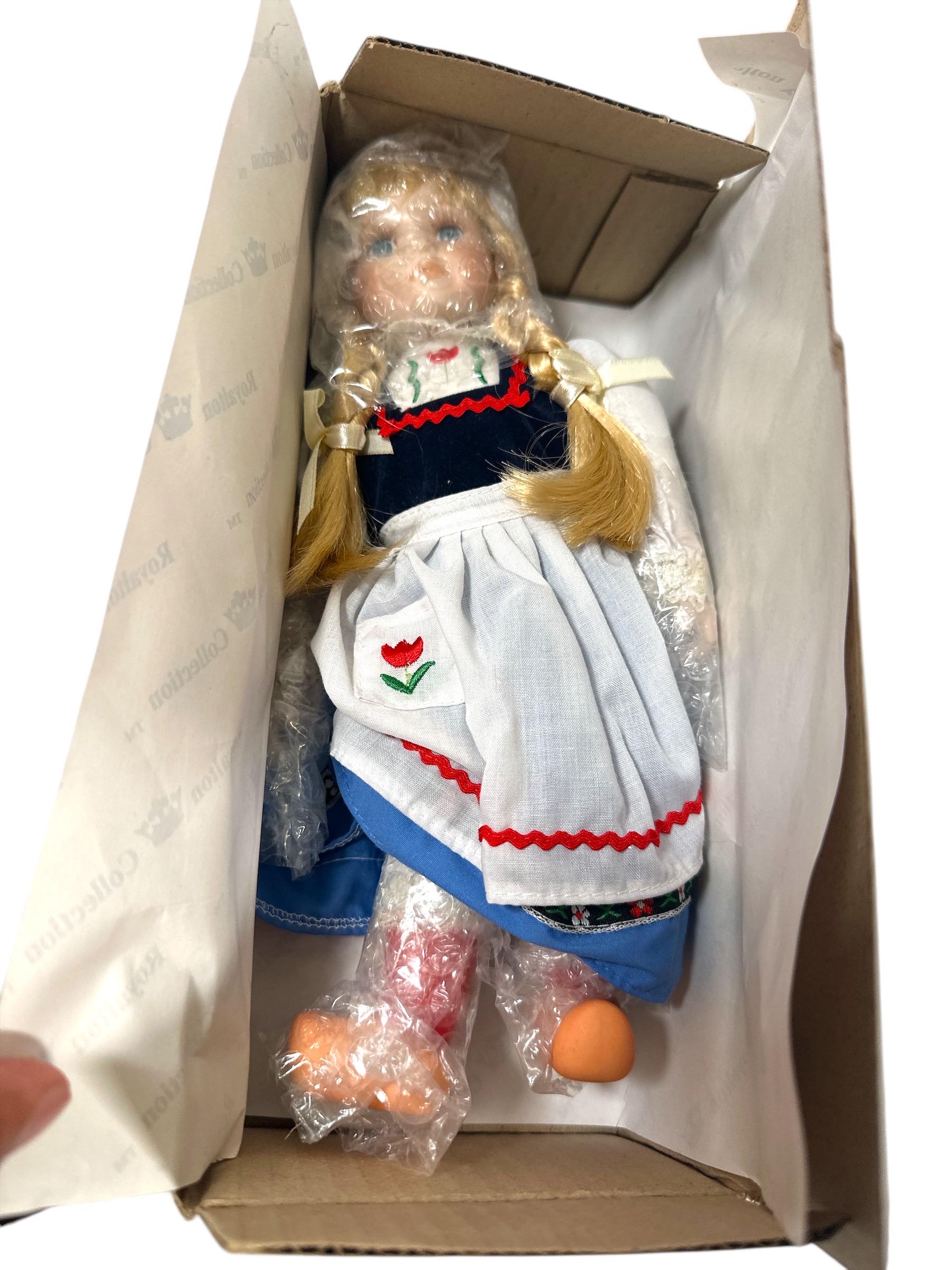 Royalton Collection mała holenderska dziewczynka 10" lalka z porcelany biskwitowej