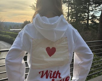 Sudadera con capucha de patchwork "With Love", sudadera con estampado de corazón, suéter acogedor hecho a mano, abrigo de San Valentín, ropa unisex