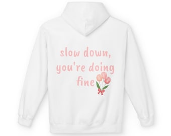 Sudadera con capucha "Reduce la velocidad, lo estás haciendo bien", sudadera floral de tulipanes, jersey con cita sobre salud mental, regalo acogedor y estético para adolescente.